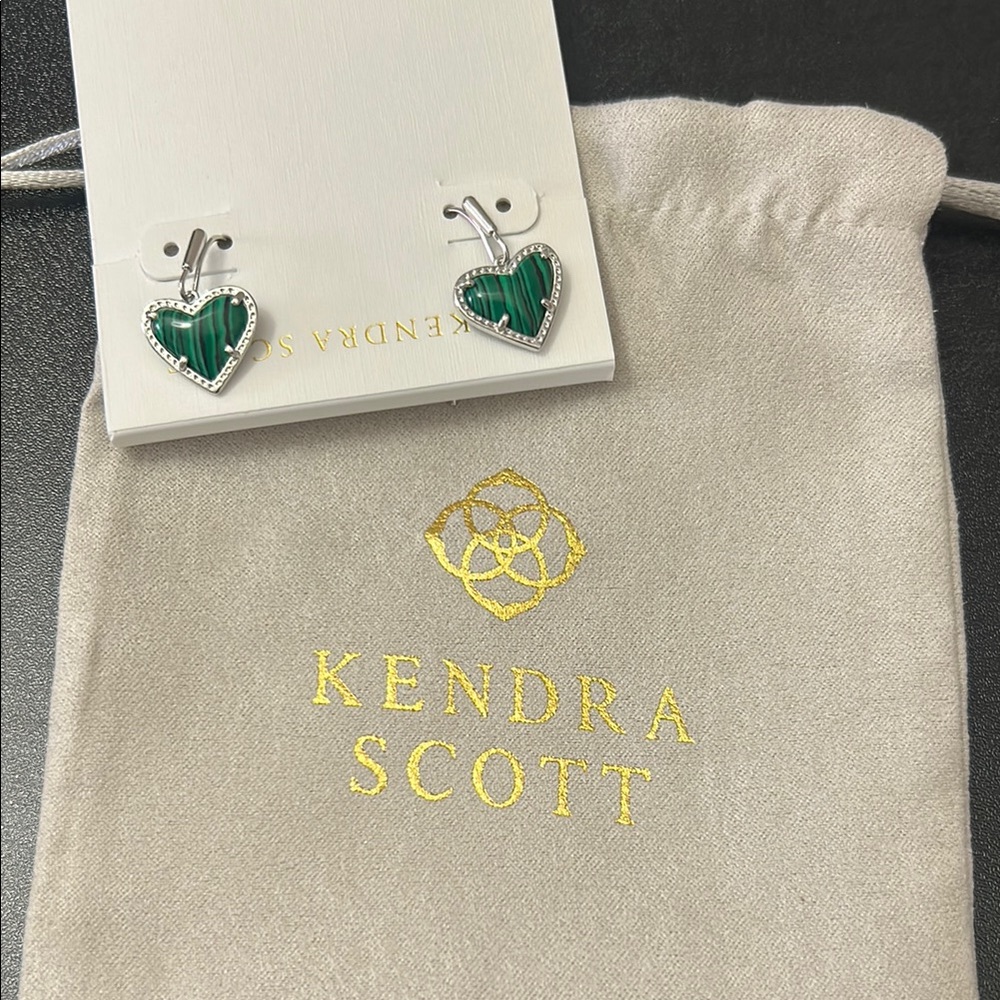Kendra Scott Emerald Heart Stud Earrings - Picture 2 of 3
